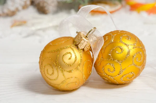 Deux boules de Noël. Décoration de vacances . — Photo