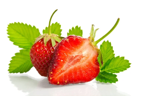 Dos jugosas fresas maduras sobre un fondo blanco —  Fotos de Stock