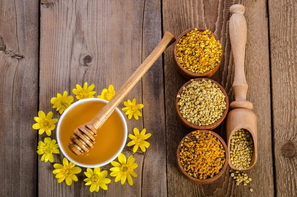 Biodlarens stilleben på trä bakgrund — Stockfoto