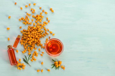 Deniz cehri ve iki şişe, kase deniz topalak yağı ile 