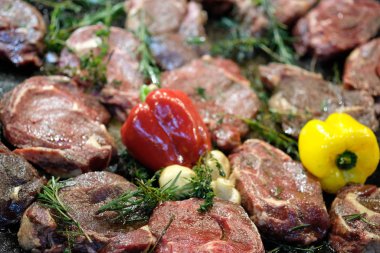 Biberiye ve biberiyeli ızgara et.