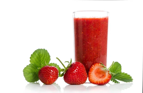 Strawberries, two and one half with strawberry cocktail smoothie — Stock Photo, Image