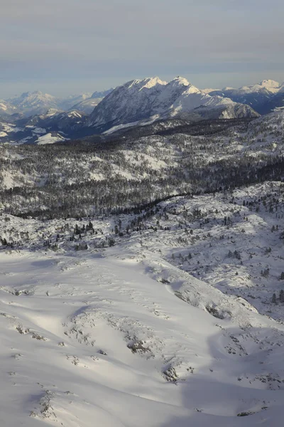 Paisagem de inverno de um planalto montês Dachstein-Krippenstein . — Fotografia de Stock