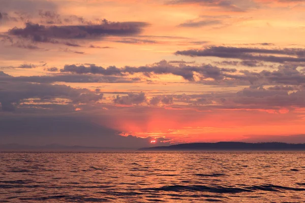 Sonnenuntergang am weißen Meer. — Stockfoto