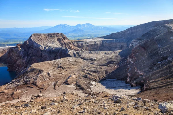 Volcán Goreliy en Kamchatka . — Foto de Stock