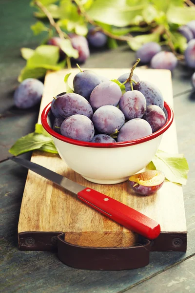 Sweet plums on wooden background — Stock Photo, Image