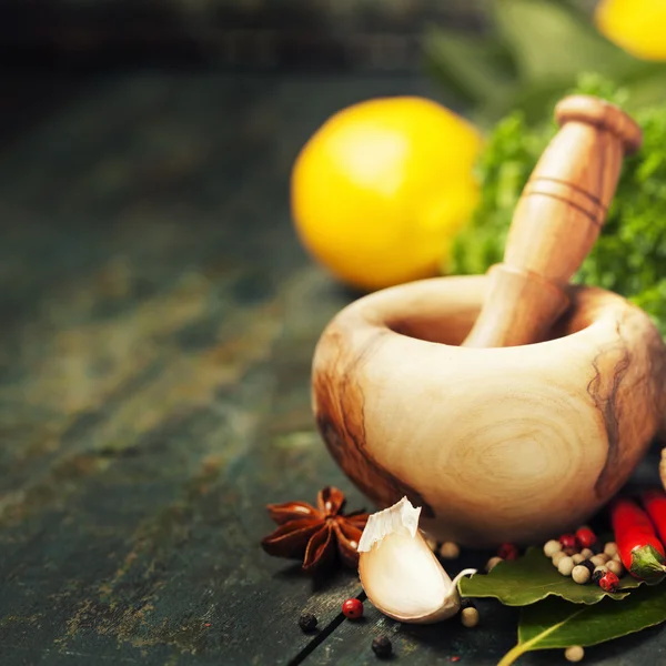 Herbs and spices with Mortar and Pestle — Stock Photo, Image