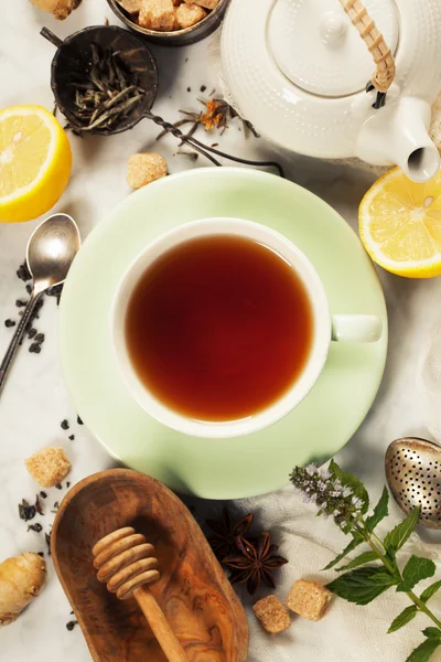 Composizione del tè su sfondo rustico — Foto Stock