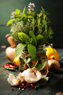 seçimi, otlar ve Baharatlar kadar yakın