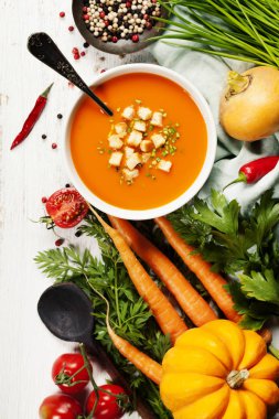 Sebze kremalı çorba.