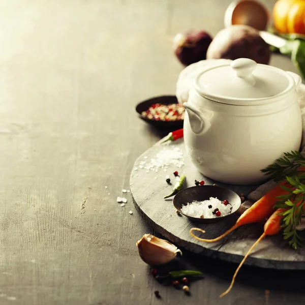 Cooking pot and vegetables for making vegetable soup — Stock Photo, Image