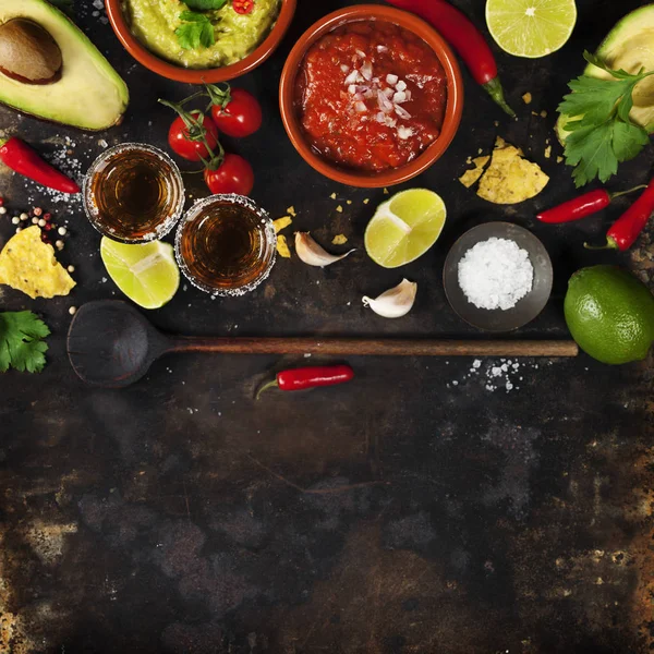Mexické jídlo a tequilu výstřely — Stock fotografie