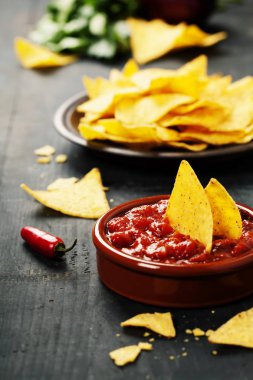 Cips sebze ve sos ile