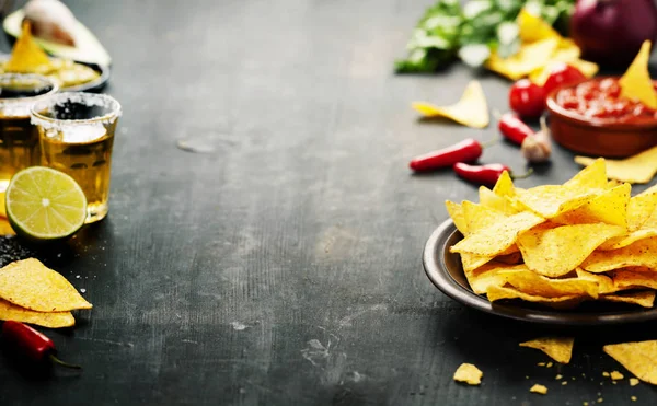Nachos with Vegetables and dip — Stock Photo, Image