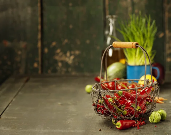 Hete rode peper en ingrediënten voor het koken — Stockfoto