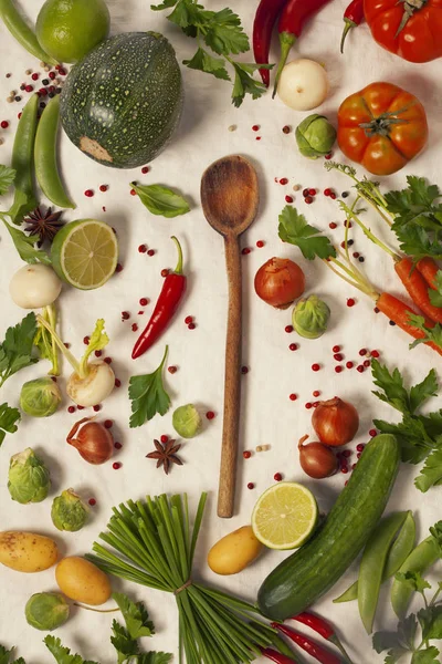 Sayuran organik dengan latar belakang putih — Stok Foto