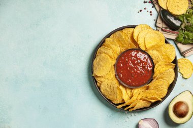 Meksika cips cips salsa sos ile