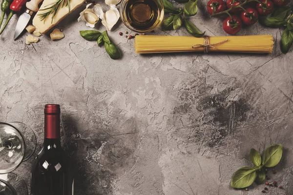 Italian food background. Slate background with space for text — Stock Photo, Image
