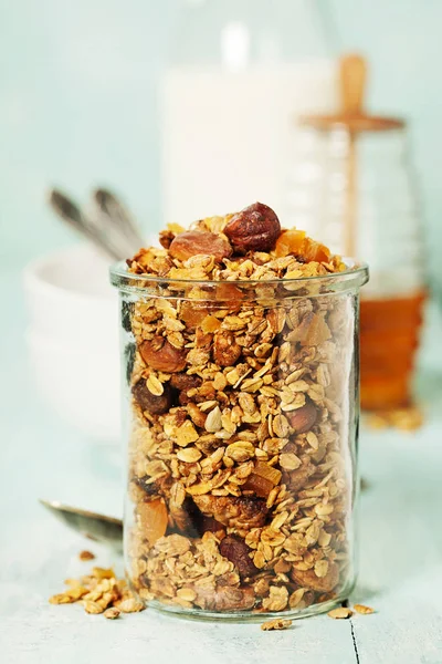 Rustik masada ev yapımı granola