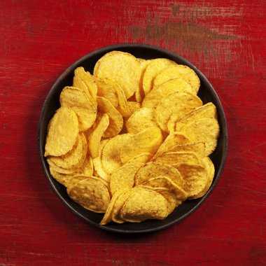 Cips cips rustik arka plan üzerinde