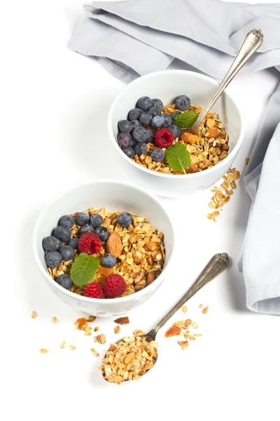 Zdravá snídaně - Domácí müsli, med, mléko a bobule — Stock fotografie