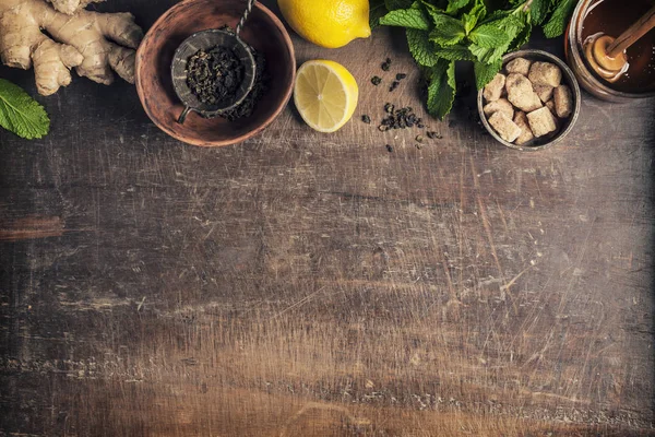 Tea composition on dark rustic background — Stock Photo, Image