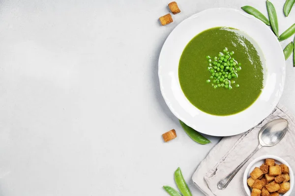 Fresh green pea soup — Stock Photo, Image