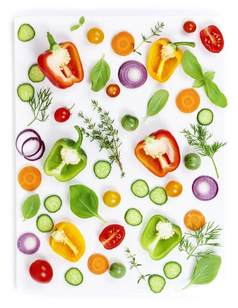 Verduras orgánicas frescas aisladas sobre fondo blanco, vista superior — Foto de Stock