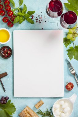 İtalyan antipasti şarap için snack. Caprese salatası