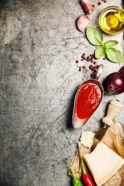 Domates soslu spagetti ve madde