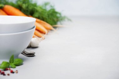 Boş kaseler ve sebze