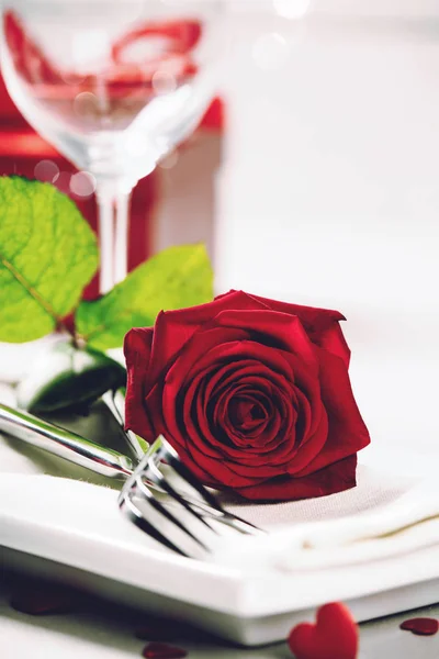 Sevgililer günü ya da romantik bir akşam yemeği kavramı — Stok fotoğraf
