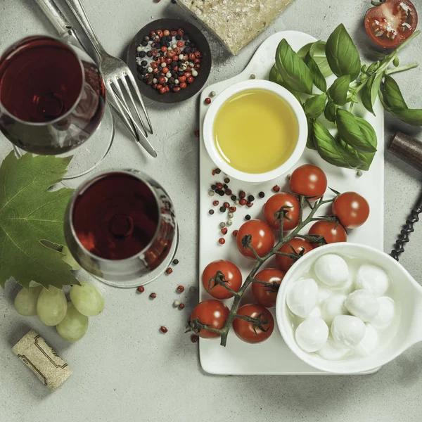 Italian antipasti snack untuk anggur — Stok Foto
