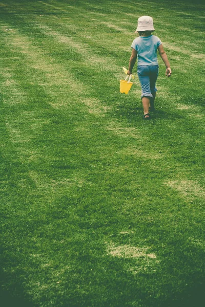 Walking girl — Stock Photo, Image