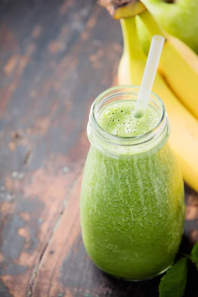 Close-up de smoothie fresco verde — Fotografia de Stock