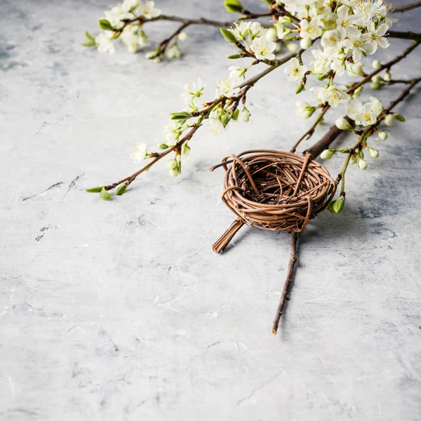 Composición de Pascua sobre fondo de hormigón gris — Foto de Stock