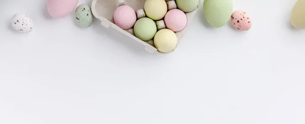 Composición de Pascua sobre fondo blanco — Foto de Stock