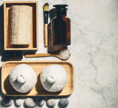 Doğal cilt bakım ürünleri düzdü. Sıfır atık, çevre dostu banyo ve kaplıca aksesuarları