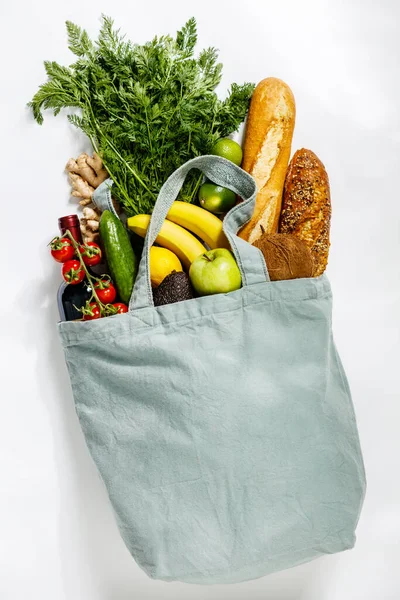 Eco friendly reusable shopping bag filled with organic food — Stock Photo, Image