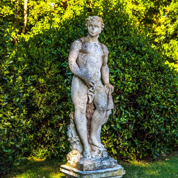 VENECIA, ITALIA - 19 DE AGOSTO DE 2016: Famosas estatuas y esculturas de Venecia en la histórica ciudad del norte de Italia el 19 de agosto de 2016 en Venecia, Italia . — Foto de Stock