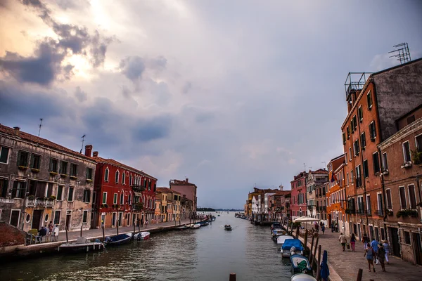 Venice, Olaszország - 2016. augusztus 17.: Nézd a városkép a Grand Canal a 2016. augusztus 17., Velence, Olaszország. — Stock Fotó