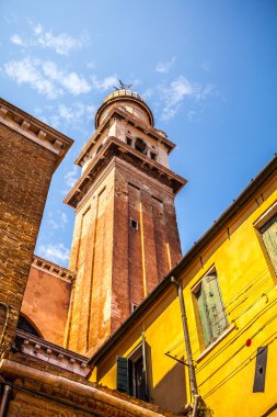 Venice, İtalya - 17 Ağustos 2016: Ünlü mimari anıtları ve renkli cephe eski ortaçağ binaları yakın çekim 17 Ağustos 2016 Venedik, İtalya.