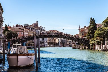 Venice, İtalya - 17 Ağustos 2016: Görünüm üzerinde 17 Ağustos 2016 Venedik, İtalya Grand Canal'da cityscape.