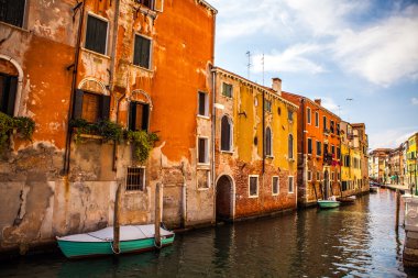 Venice, İtalya - 17 Ağustos 2016: Görünüm üzerinde 17 Ağustos 2016 Venedik, İtalya Grand Canal'da cityscape.