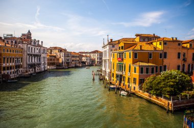 Venice, İtalya - 17 Ağustos 2016: Görünüm üzerinde 17 Ağustos 2016 Venedik, İtalya Grand Canal'da cityscape.