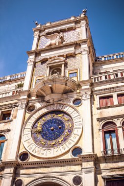 Venice, İtalya - 19 Ağustos 2016: Piazza San Marco Marco Bazilikası ve 19 Ağustos 2016 çan kulesi, St Mark's Campanile (Campanile di San Marco) yakın çekim Venedik, İtalya.