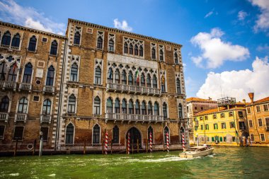 Venice, İtalya - 19 Ağustos 2016: Görünüm üzerinde 19 Ağustos 2016 Venedik, İtalya Grand Canal'da cityscape.