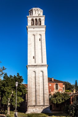 Venice, İtalya - 19 Ağustos 2016: Ünlü mimari anıtları ve renkli cephe eski ortaçağ binaları yakın çekim 19 Ağustos 2016 Venedik, İtalya.