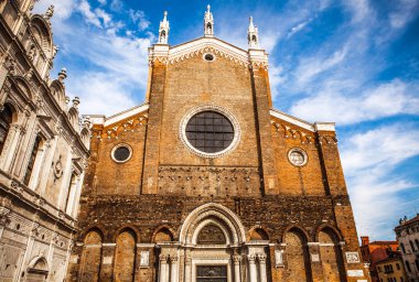Venice, İtalya - 20 Ağustos 2016: Ünlü mimari anıtları ve cephe eski ortaçağ binaları Cannaregio Adası yakın çekim 20 Ağustos 2016 Venedik, İtalya.