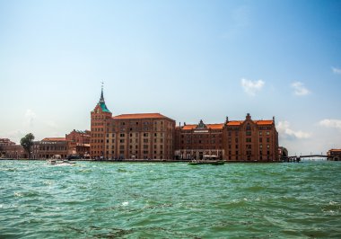 Venice, İtalya - 20 Ağustos 2016: Görünümü Grand Canal cityscape ve Venedik lagün üzerinde 20 Ağustos 2016 Venedik, İtalya'daki adalar.